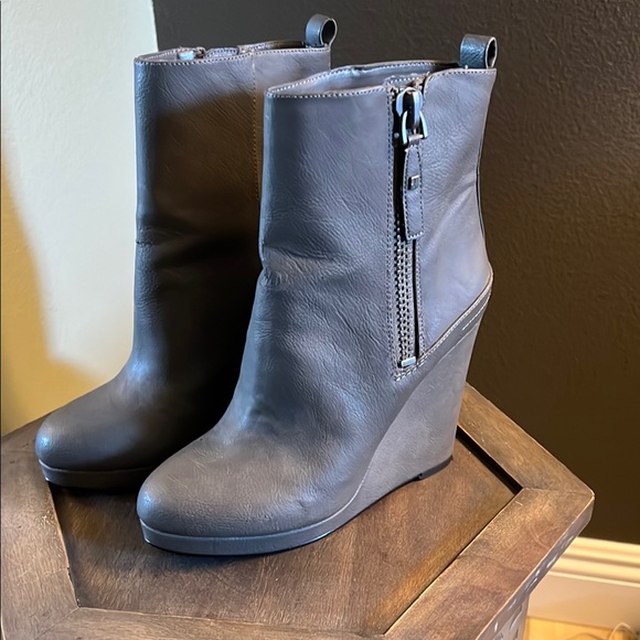 Nine West Shoes - 🛑 1 hour sale. Nine West, Size 7, Women's Gray Wedge Ankle Boots